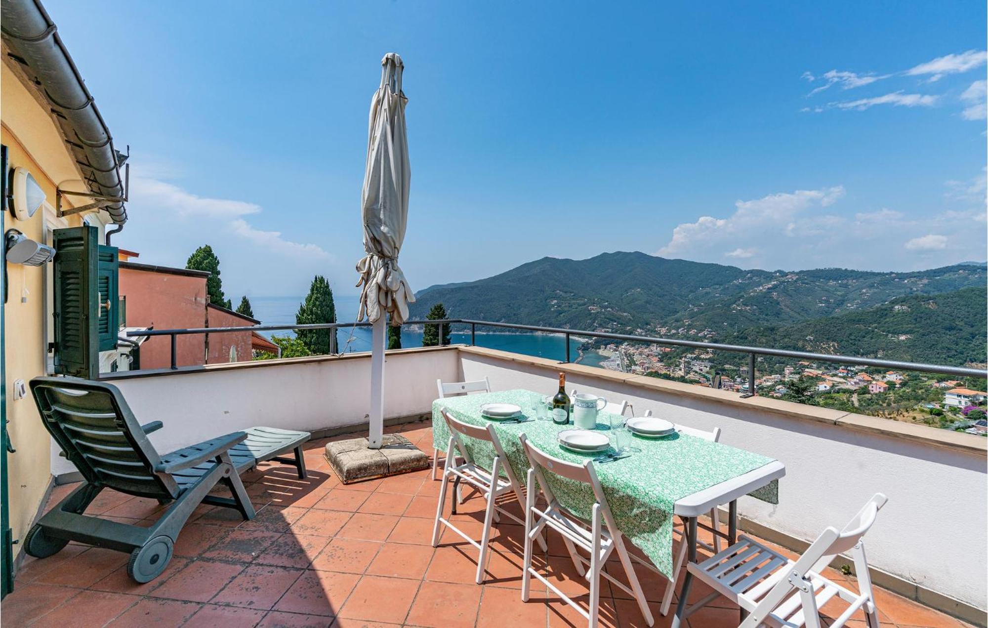 Awesome Home In Moneglia With Kitchen Bagian luar foto
